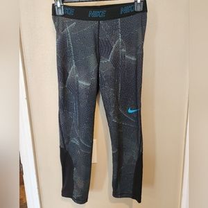 EUC M NIKE DRI FIT CAPRI LEGGING BLACK W/ COLORFUL DESIGN